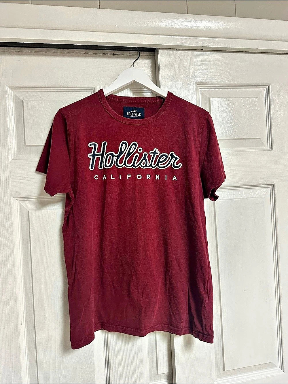 Hollister California Script Logo Graphic T-Shirt Burgundy Large